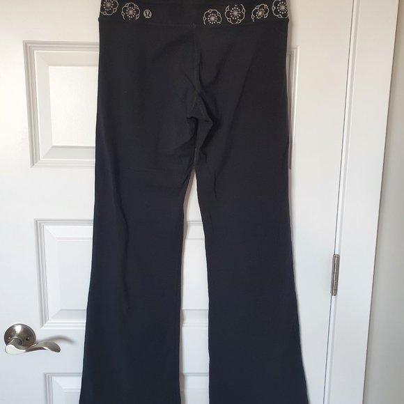 lululemon groove reversible stretch pant - size 6 (GUC) - Picture 2 of 4